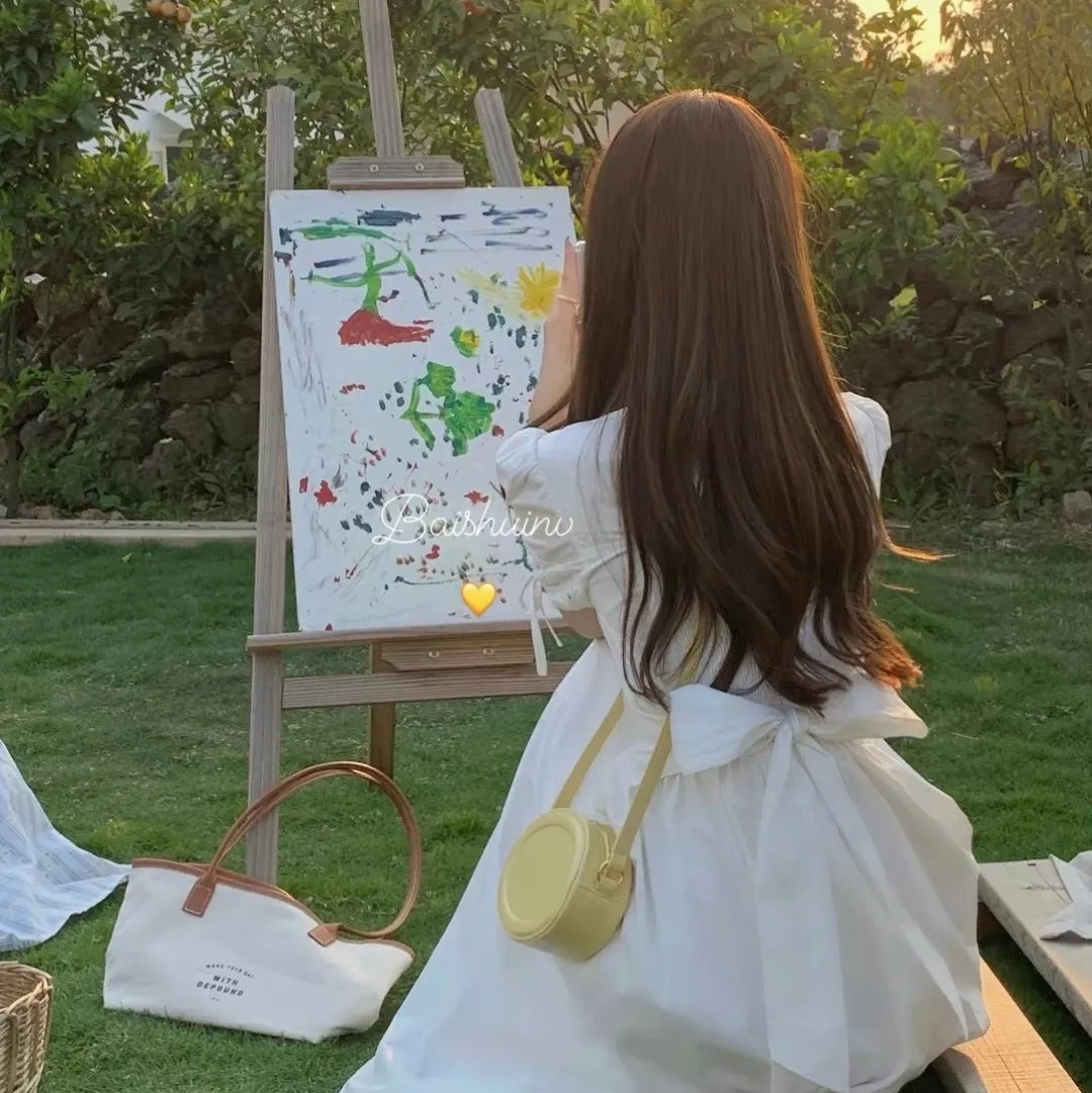 绿衣女子